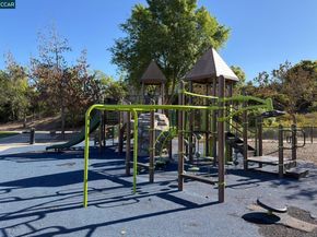 2875 Parkway Dr, Martinez CA 94553