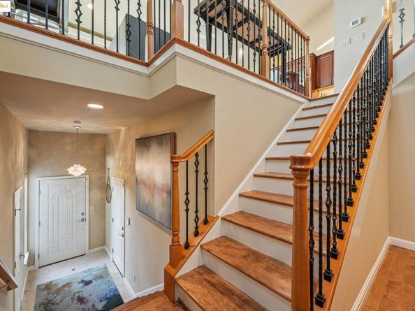 105 Starview Ct, Oakland CA 94618