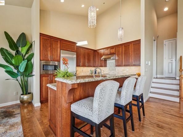 105 Starview Ct, Oakland CA 94618