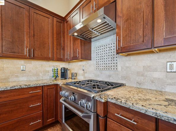 105 Starview Ct, Oakland CA 94618