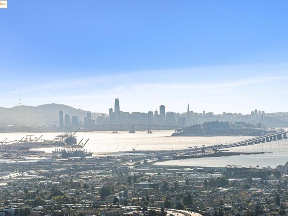 105 Starview Ct, Oakland CA 94618