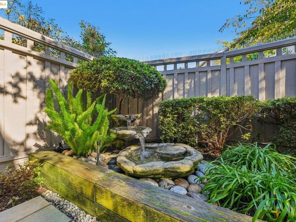 105 Starview Ct, Oakland CA 94618