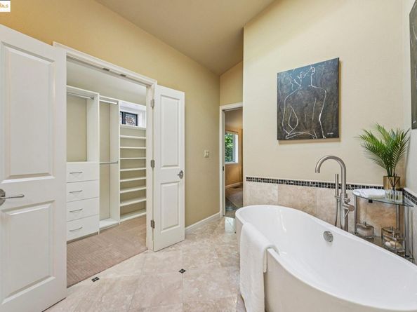 105 Starview Ct, Oakland CA 94618