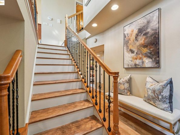 105 Starview Ct, Oakland CA 94618