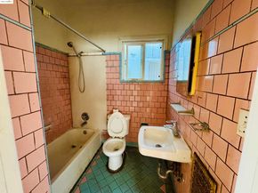 220 International Blvd, Oakland CA 94606