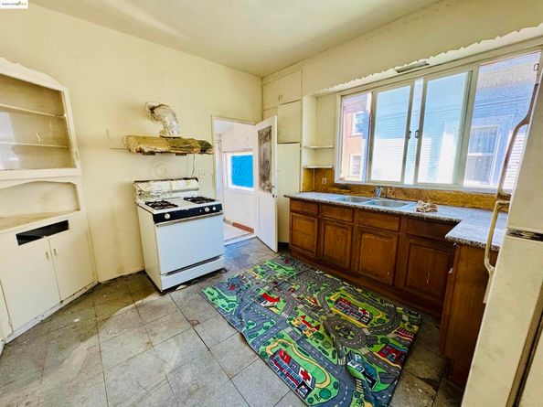 220 International Blvd, Oakland CA 94606