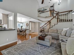 60 Rainbow Cir, Danville CA 94506