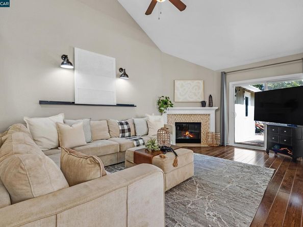 60 Rainbow Cir, Danville CA 94506