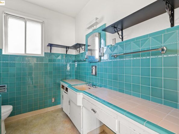 1746 8th St, Oakland CA 94607