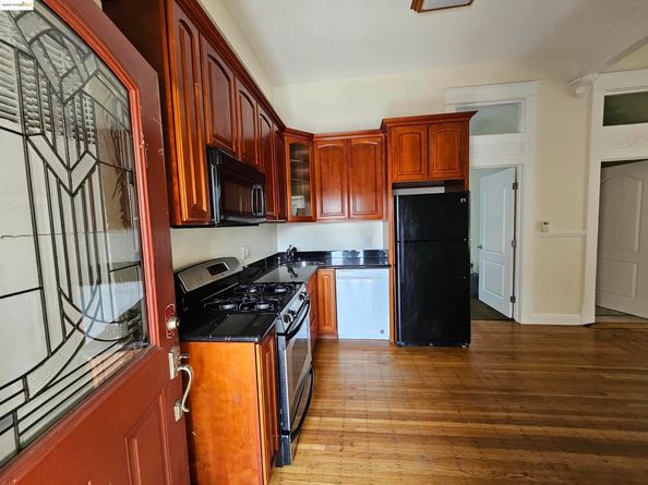 2827 Market, Oakland CA 94608