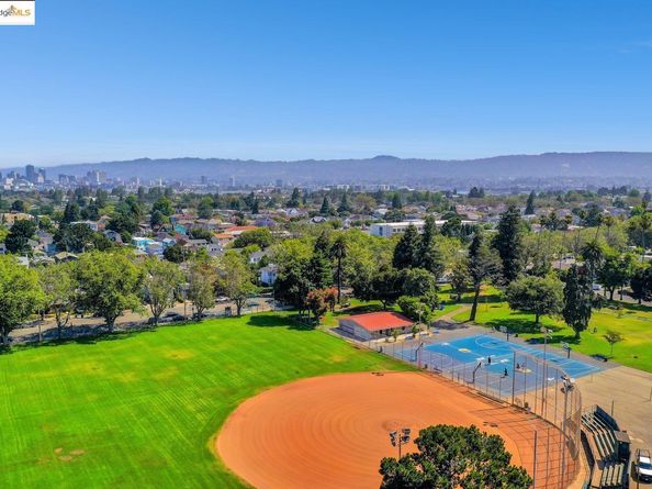 1220 9Th St, Alameda CA 94501