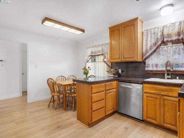 15106 Edgemoor St, San Leandro CA 94579