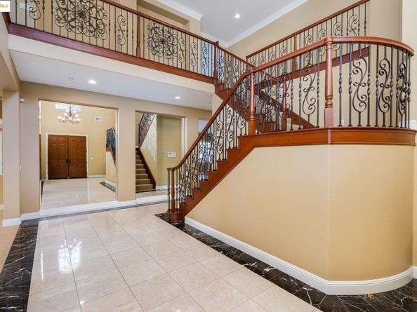 30 Arundel Dr, Hayward CA 94542