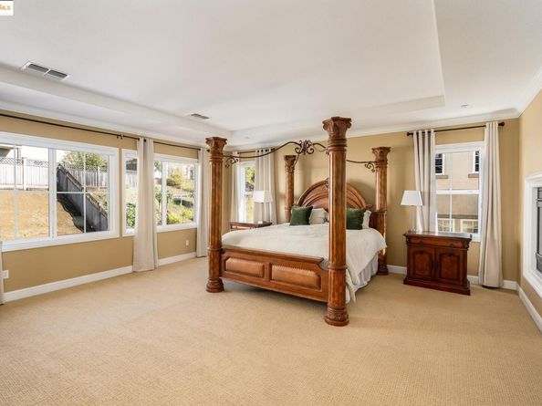 30 Arundel Dr, Hayward CA 94542