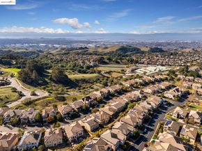 30 Arundel Dr, Hayward CA 94542