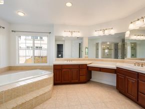 30 Arundel Dr, Hayward CA 94542