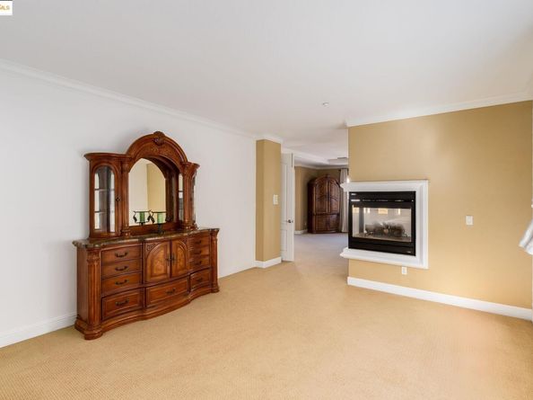 30 Arundel Dr, Hayward CA 94542