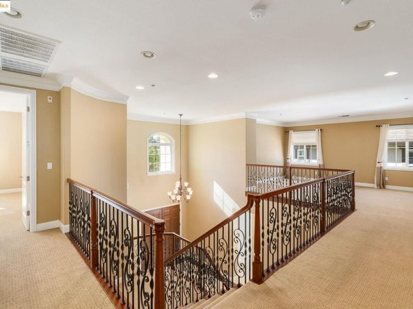 30 Arundel Dr, Hayward CA 94542