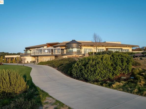 30 Arundel Dr, Hayward CA 94542