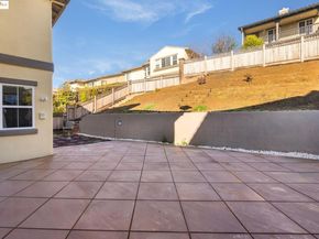 30 Arundel Dr, Hayward CA 94542