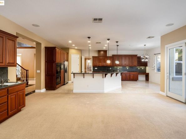 30 Arundel Dr, Hayward CA 94542