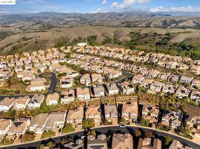 30 Arundel Dr, Hayward CA 94542