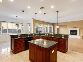 30 Arundel Dr, Hayward CA 94542