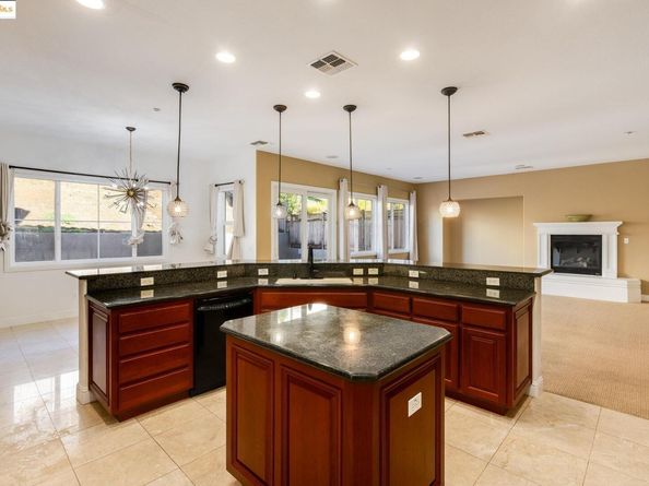 30 Arundel Dr, Hayward CA 94542