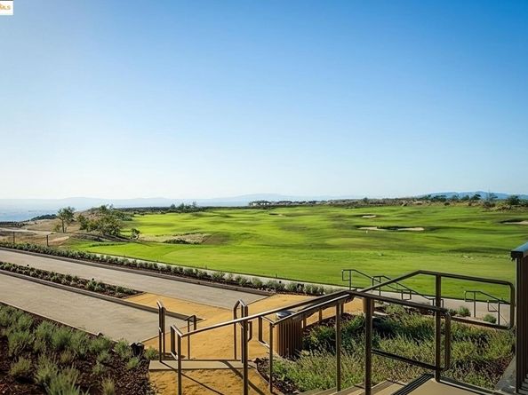 30 Arundel Dr, Hayward CA 94542