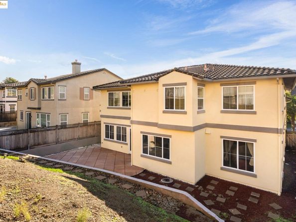 30 Arundel Dr, Hayward CA 94542