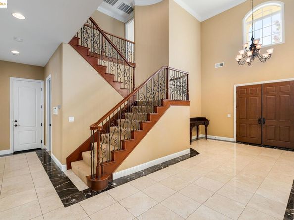 30 Arundel Dr, Hayward CA 94542