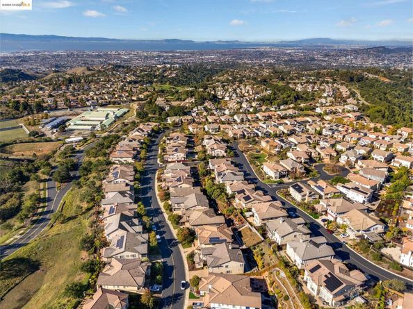 30 Arundel Dr, Hayward CA 94542