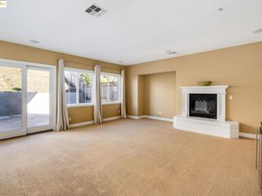 30 Arundel Dr, Hayward CA 94542