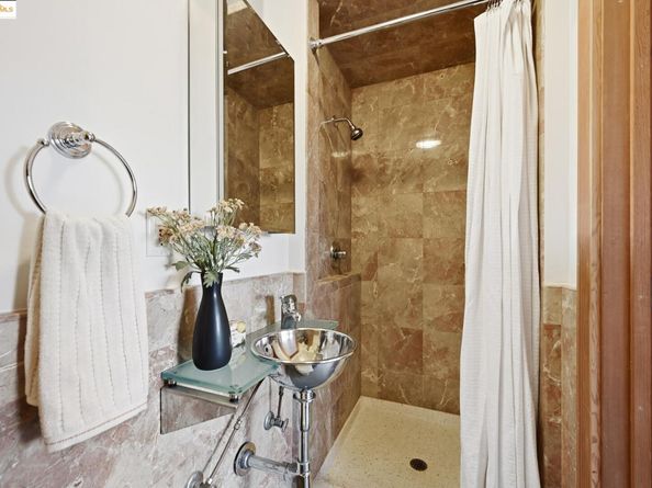 5729 Buena Vista Ave, Oakland CA 94618