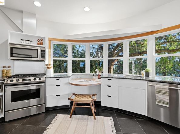 5729 Buena Vista Ave, Oakland CA 94618