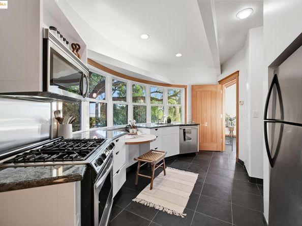 5729 Buena Vista Ave, Oakland CA 94618