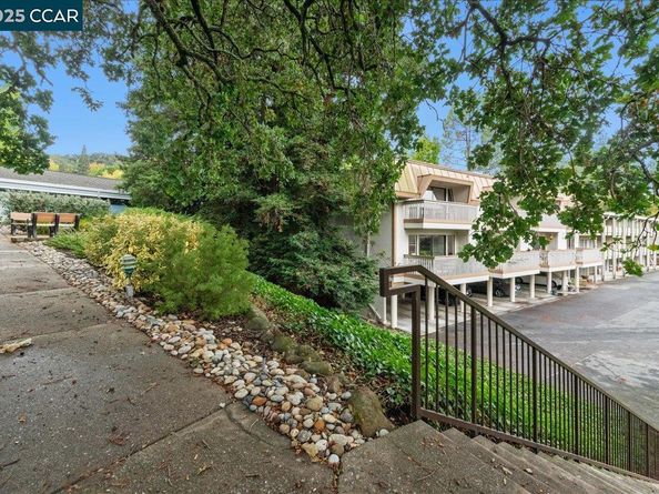1317 Canyonwood Ct 4, Walnut Creek CA 94595
