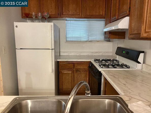 398 Mill Rd, Martinez CA 94553