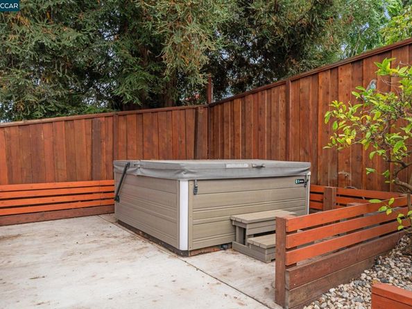 1710 E 24Th St, Oakland CA 94606