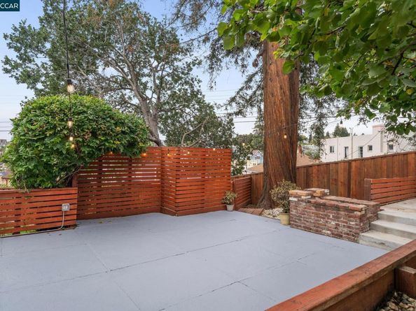 1710 E 24Th St, Oakland CA 94606
