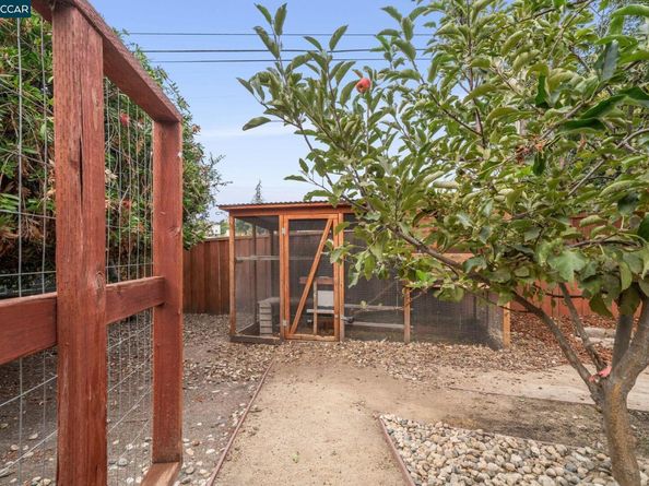 1710 E 24Th St, Oakland CA 94606