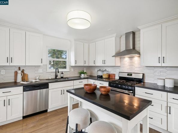 1710 E 24Th St, Oakland CA 94606
