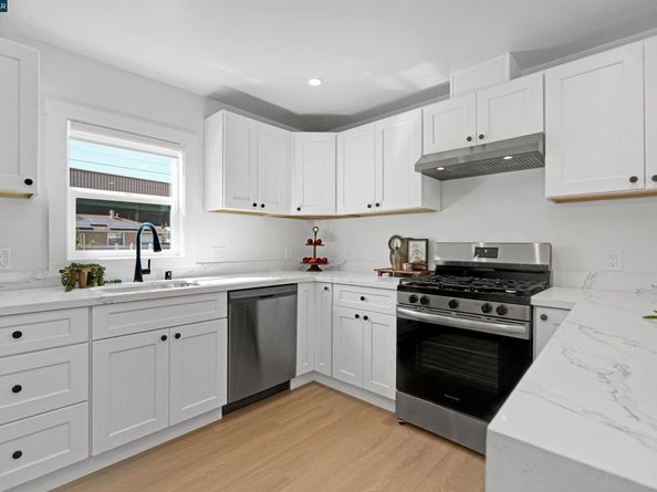 10060 Bernhardt Dr, Oakland CA 94603