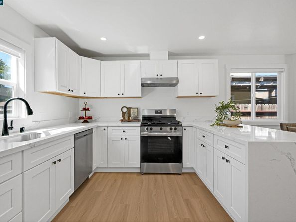 10060 Bernhardt Dr, Oakland CA 94603