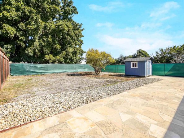 10060 Bernhardt Dr, Oakland CA 94603
