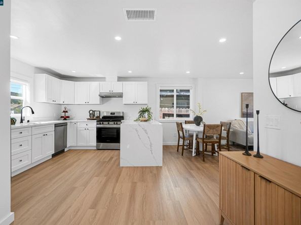 10060 Bernhardt Dr, Oakland CA 94603