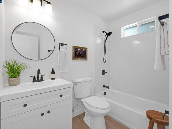 10060 Bernhardt Dr, Oakland CA 94603