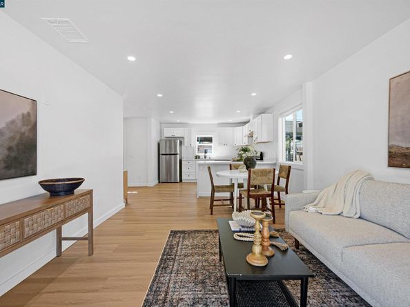 10060 Bernhardt Dr, Oakland CA 94603