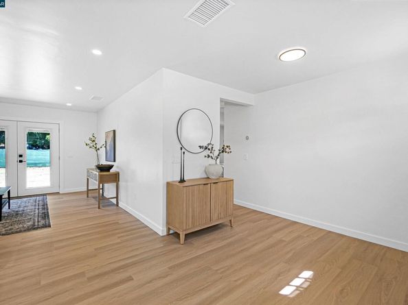 10060 Bernhardt Dr, Oakland CA 94603
