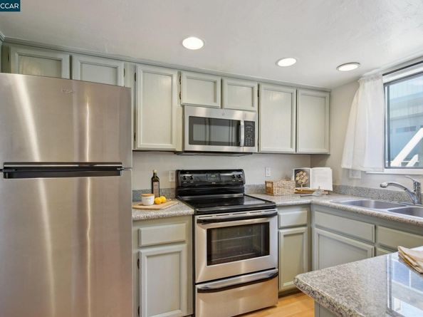 28 Holcomb Ct, Walnut Creek CA 94596